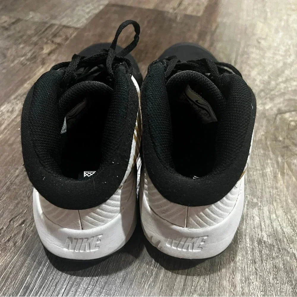 Nike Boys Team Hustle White Black Gold Sneaker Shoes